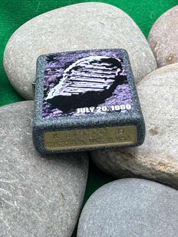 Zippo Planeta Moon Print