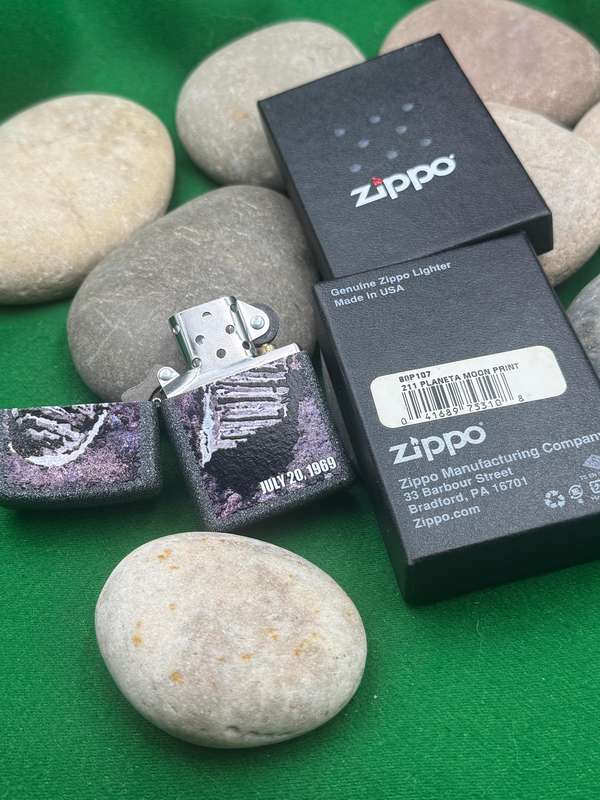 Zippo Planeta Moon Print
