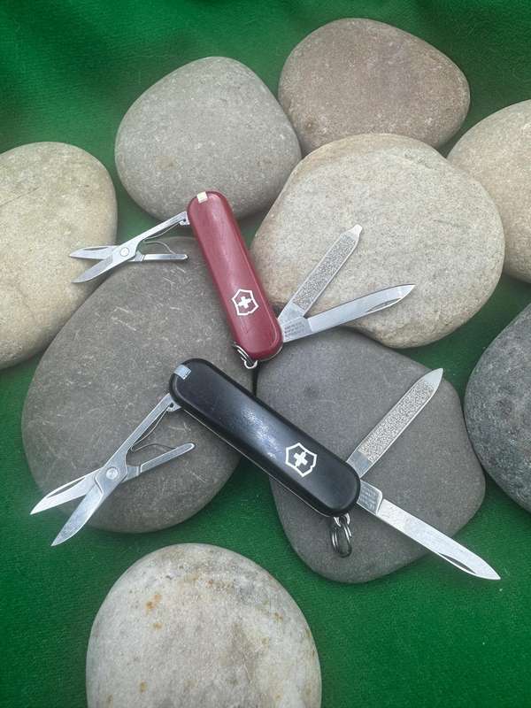 Victorinox Classic  x 2