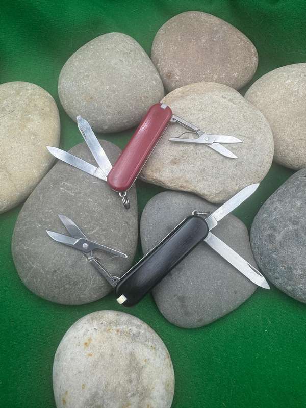 Victorinox Classic  x 2
