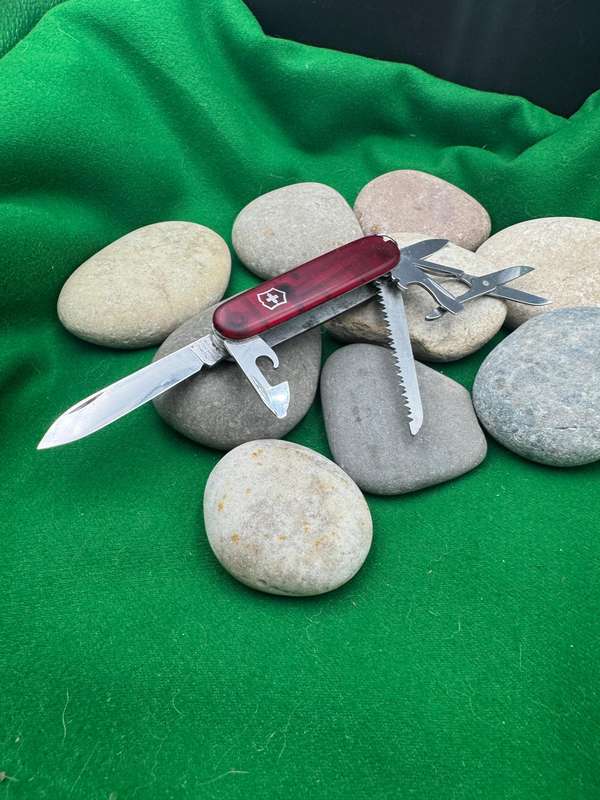 Victorinox Huntsman Trans Red Scale