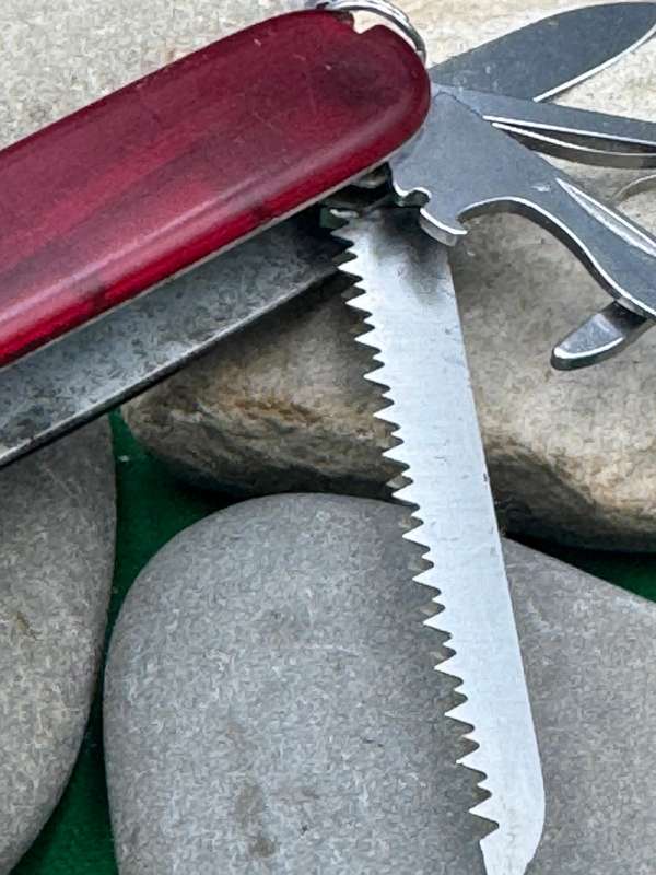 Victorinox Huntsman Trans Red Scale