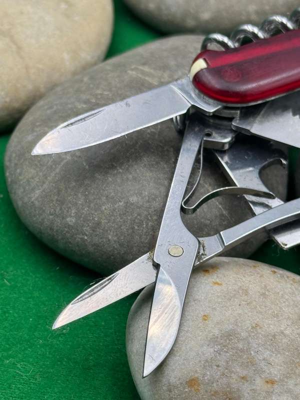 Victorinox Huntsman Trans Red Scale