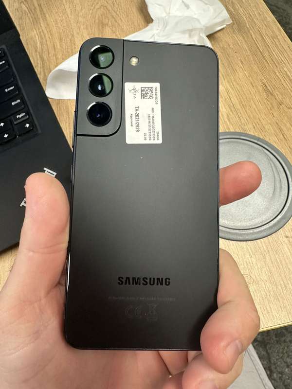 SAMSUNG S22