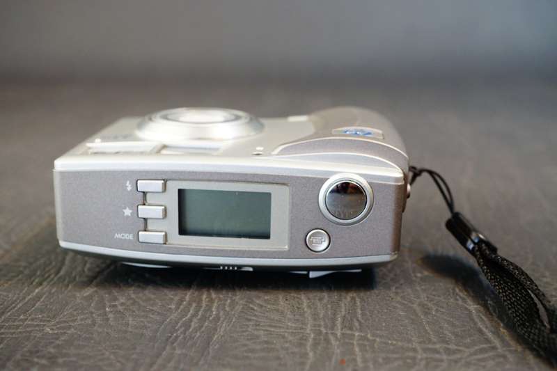HP Photosmart 735 3.2MP Compact Digital Camera uses AA batteries **Good Condition**