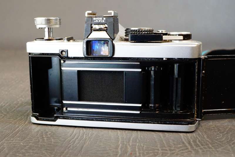 Olympus OM2 35mm SLR Camera with Olympus Zuiko 50mm F1.8 Lens  **Great Condition**