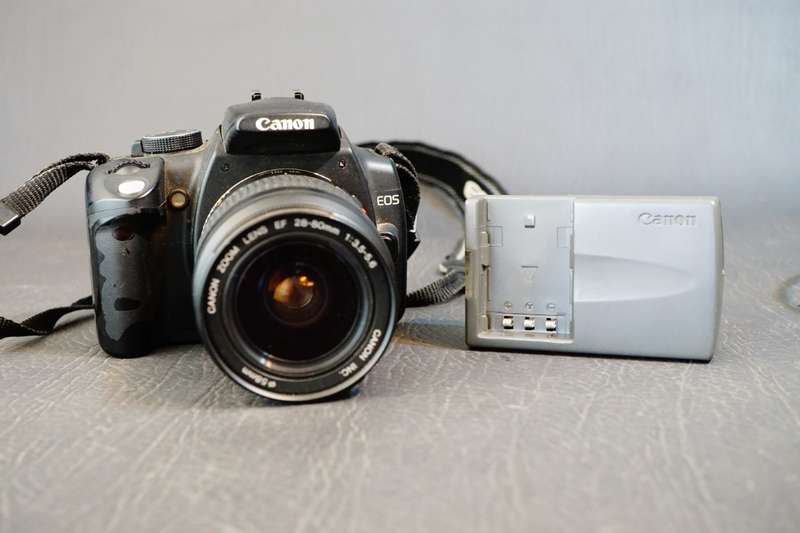 Canon EOS 350d Digital SLR Camera with Canon EF 28-80mm Lens, Battery and Charger **Good Condition**