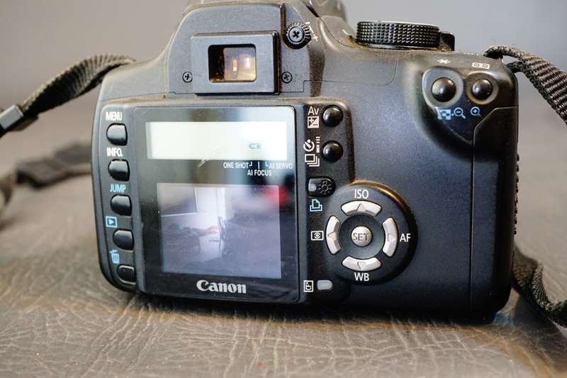 Canon EOS 350d Digital SLR Camera with Canon EF 28-80mm Lens, Battery and Charger **Good Condition**