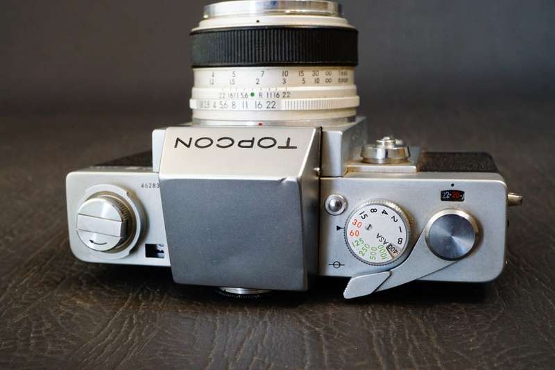 Topcon RE Super  35mm SLR Camera with Topcor 58mm F1.8 Lens  **Good Condition**