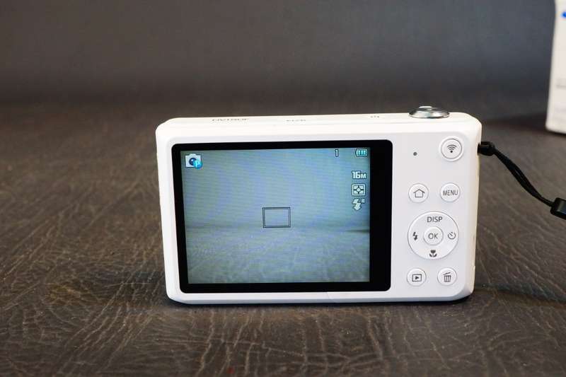 Samsung DV150F digital camera 16.2MP 5x optical zoom dual LCD screen with box