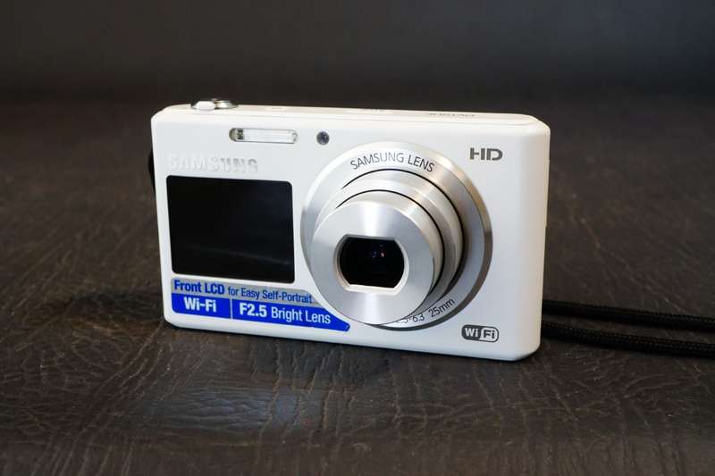Samsung DV150F digital camera 16.2MP 5x optical zoom dual LCD screen with box