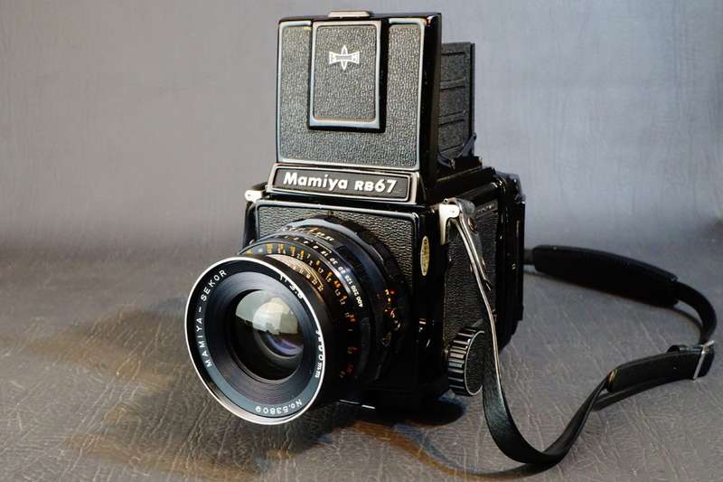 Mamiya RB67 Professional 6x7 120 Film Camera with Sekor 90mm F3.8 Lens and Hood **Great Condition**