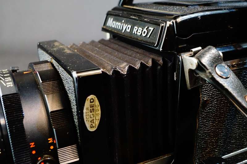 Mamiya RB67 Professional 6x7 120 Film Camera with Sekor 90mm F3.8 Lens and Hood **Great Condition**