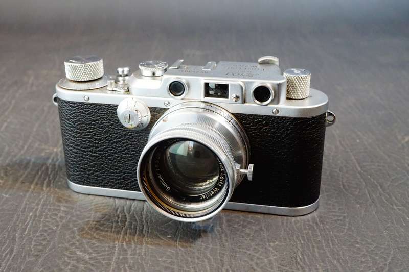Leica IIIA (model G) Rangefinder Film Camera with Leica Summar 50mm F2 Lens **Great Condition**