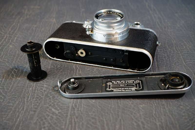 Leica IIIA (model G) Rangefinder Film Camera with Leica Summar 50mm F2 Lens **Great Condition**