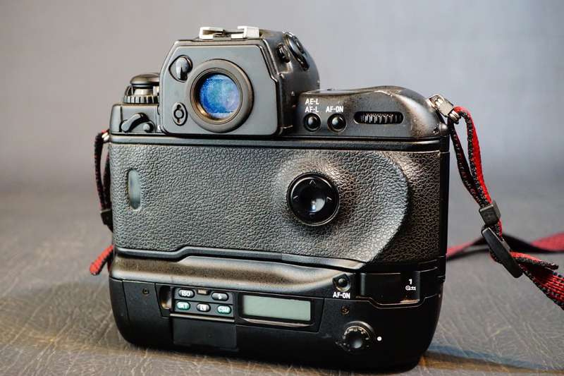 Nikon F5 Pro Level 35mm SLR Film Camera Body **Great Condition**