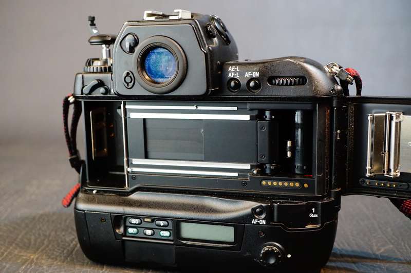 Nikon F5 Pro Level 35mm SLR Film Camera Body **Great Condition**