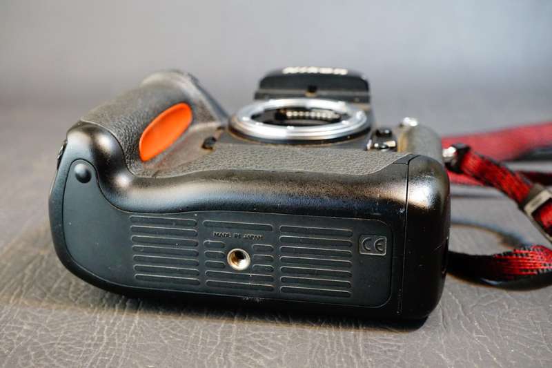 Nikon F5 Pro Level 35mm SLR Film Camera Body **Great Condition**