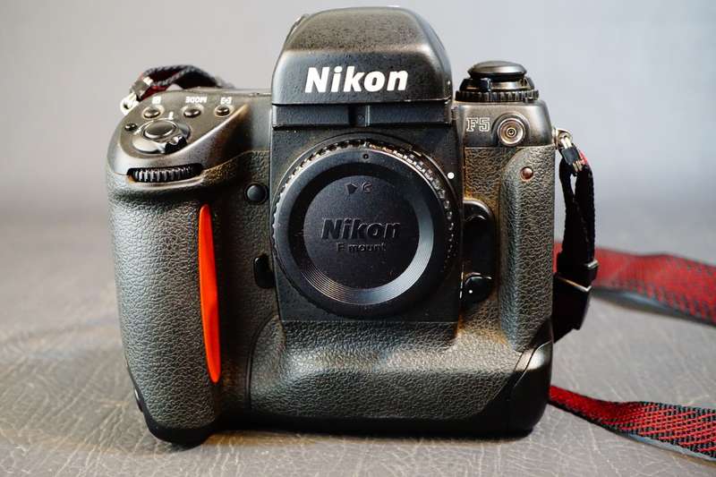 Nikon F5 Pro Level 35mm SLR Film Camera Body **Great Condition**