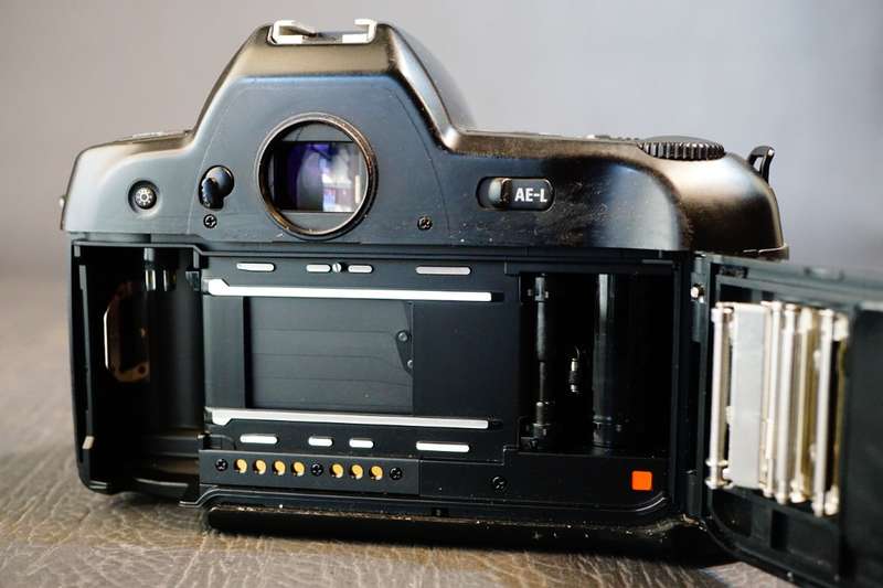 Nikon F90X 35mm SLR Film Camera Body **Good Condition**