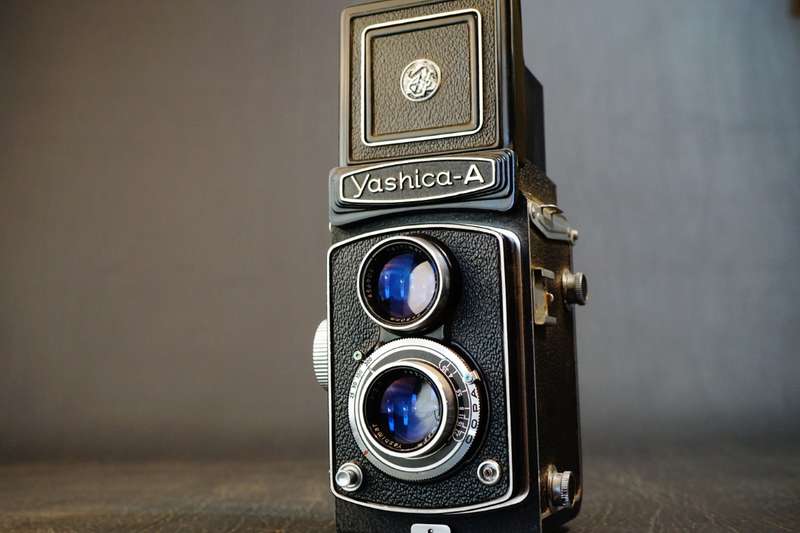 Yashica-A 6x6 TLR with Yashimar 80mm F3.5 Lens 120 Roll Film Camera **Great Condition**
