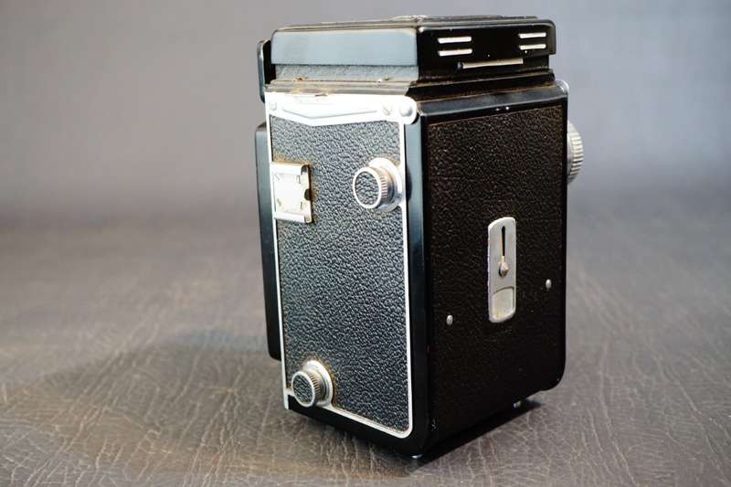 Yashica-A 6x6 TLR with Yashimar 80mm F3.5 Lens 120 Roll Film Camera **Great Condition**