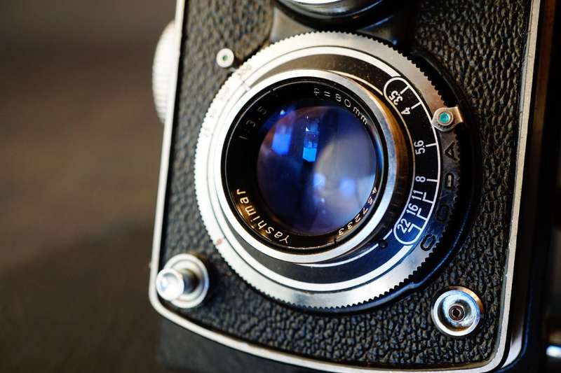 Yashica-A 6x6 TLR with Yashimar 80mm F3.5 Lens 120 Roll Film Camera **Great Condition**