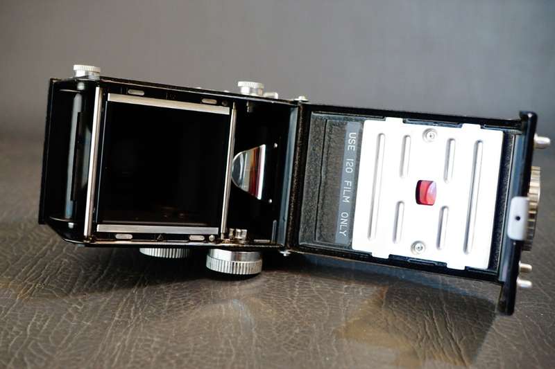 Yashica-A 6x6 TLR with Yashimar 80mm F3.5 Lens 120 Roll Film Camera **Great Condition**
