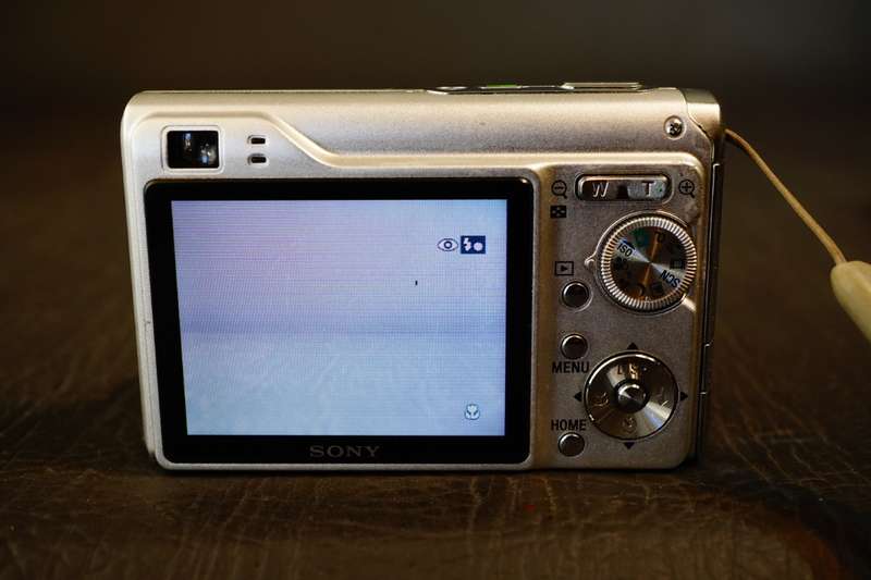 Sony Cyber-Shot DSC-W200 12.1 MP Compact Digital Camera with Zeiss Lens  **Great Condition**