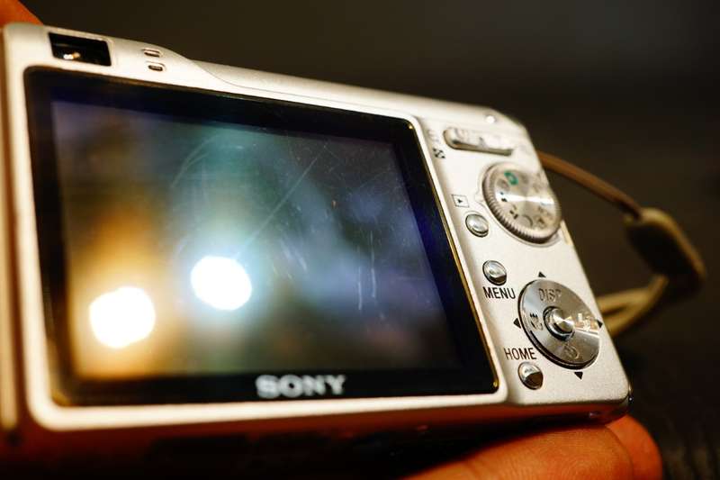 Sony Cyber-Shot DSC-W200 12.1 MP Compact Digital Camera with Zeiss Lens  **Great Condition**