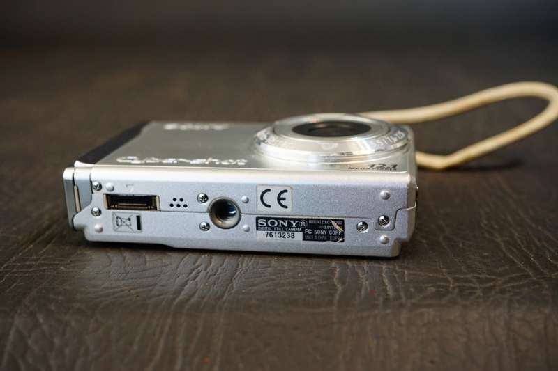 Sony Cyber-Shot DSC-W200 12.1 MP Compact Digital Camera with Zeiss Lens  **Great Condition**