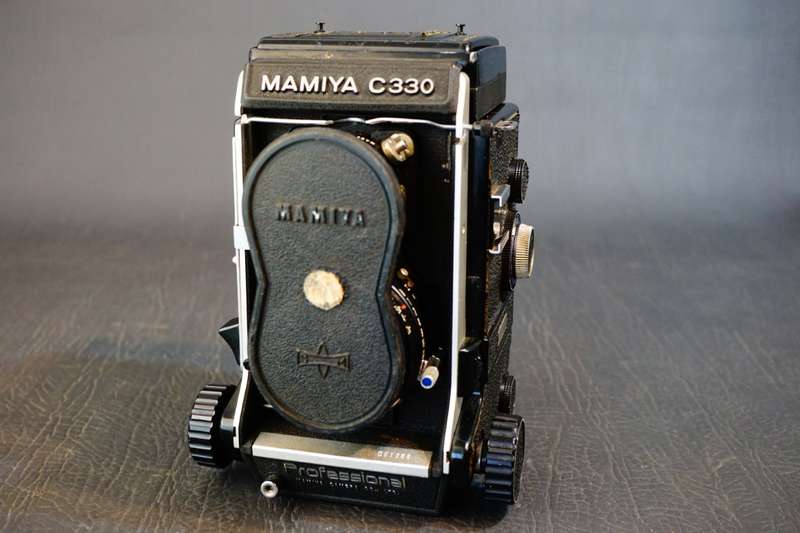 Mamiya C330 Proffesional TLR 120 Roll Film Camera with Blue Dot 80mm F2.8 Lens **Good Condition**