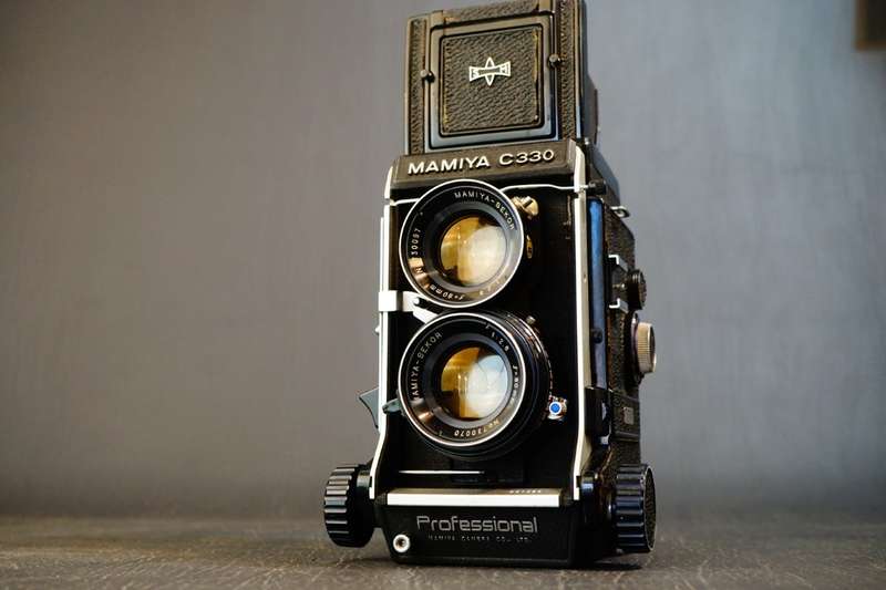 Mamiya C330 Proffesional TLR 120 Roll Film Camera with Blue Dot 80mm F2.8 Lens **Good Condition**