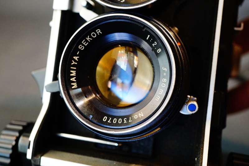 Mamiya C330 Proffesional TLR 120 Roll Film Camera with Blue Dot 80mm F2.8 Lens **Good Condition**