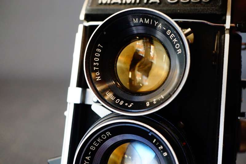 Mamiya C330 Proffesional TLR 120 Roll Film Camera with Blue Dot 80mm F2.8 Lens **Good Condition**