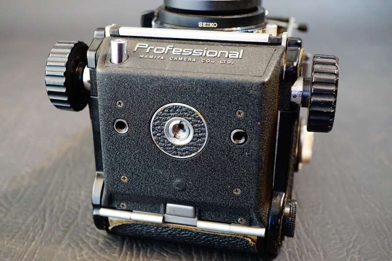 Mamiya C330 Proffesional TLR 120 Roll Film Camera with Blue Dot 80mm F2.8 Lens **Good Condition**