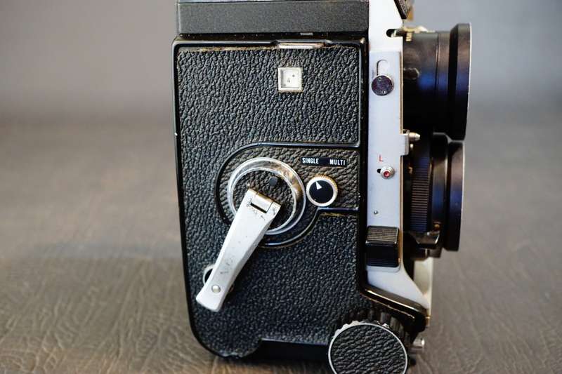 Mamiya C330 Proffesional TLR 120 Roll Film Camera with Blue Dot 80mm F2.8 Lens **Good Condition**