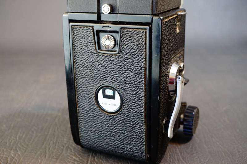 Mamiya C330 Proffesional TLR 120 Roll Film Camera with Blue Dot 80mm F2.8 Lens **Good Condition**