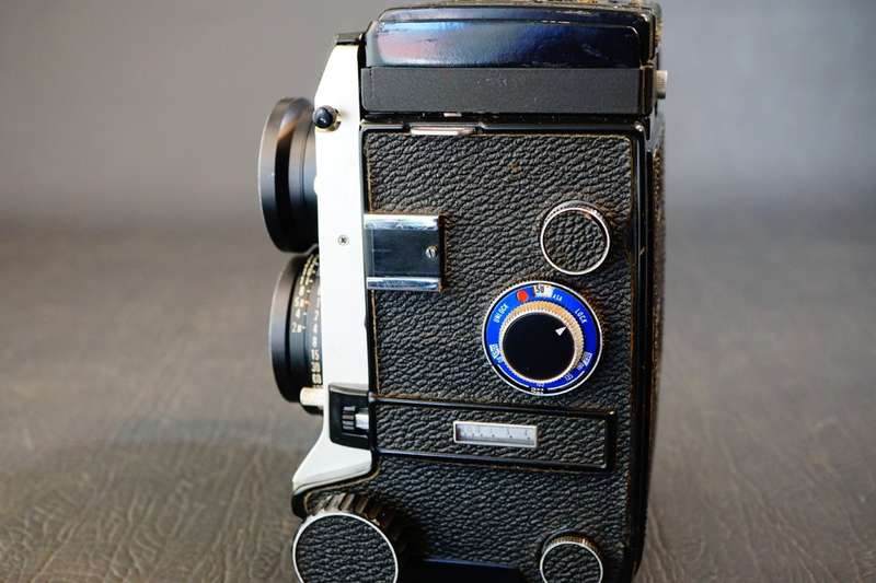 Mamiya C330 Proffesional TLR 120 Roll Film Camera with Blue Dot 80mm F2.8 Lens **Good Condition**