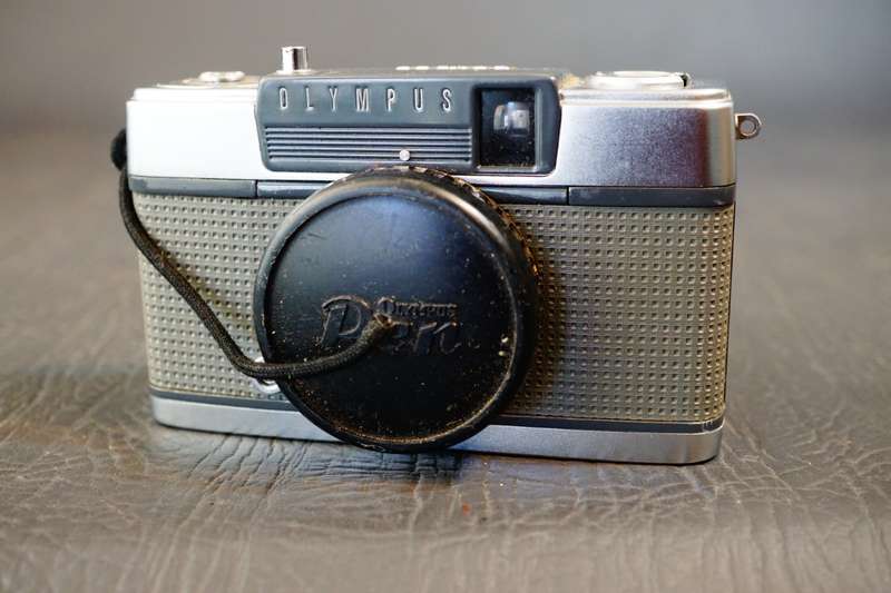 **Half Frame** Olympus Pen EE-2 with working Red Flag 35mm Half Frame Film Camera **Good Condition**