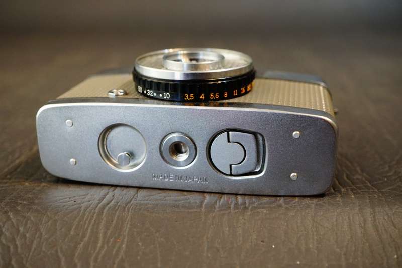 **Half Frame** Olympus Pen EE-2 with working Red Flag 35mm Half Frame Film Camera **Good Condition**