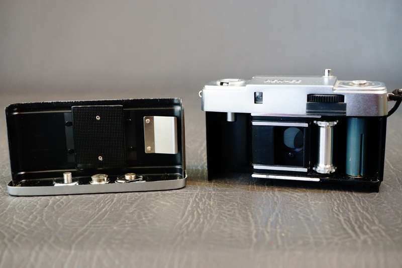 **Half Frame** Olympus Pen EE-2 with working Red Flag 35mm Half Frame Film Camera **Good Condition**