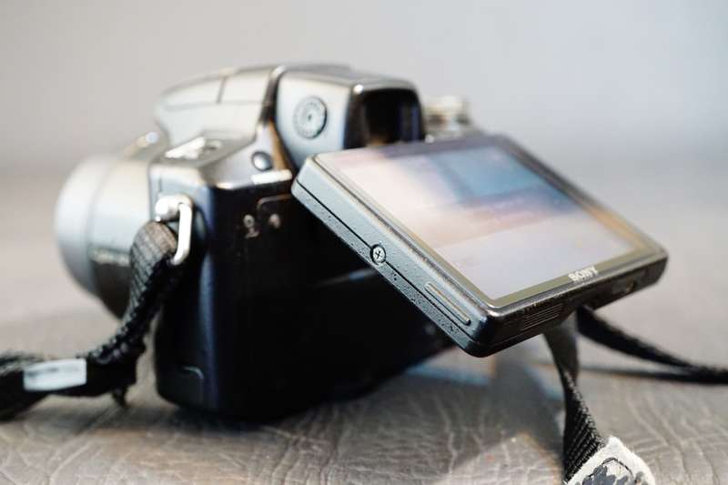 Sony Cyber-shot DSC-H50 Compact Bridge Digital Camera 9MP CCD 15x Zoom **Good Condition**