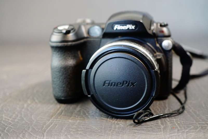 Fujifilm FinePix S Series S5500 4.0MP Digital Camera uses AA batteries  **Good Condition**