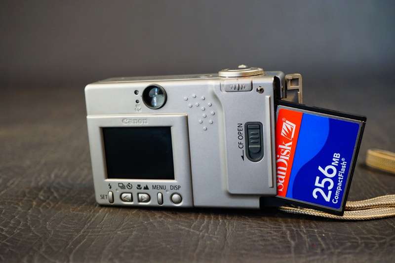 Canon Powershot S100 Digital ELPH 2.1 MP Camera