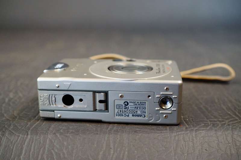 Canon Powershot S100 Digital ELPH 2.1 MP Camera
