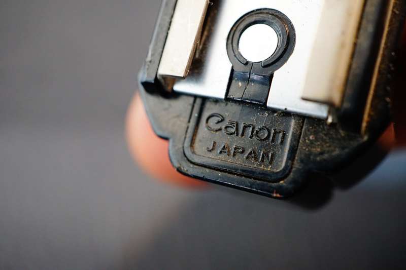Genuine Canon Flash Coupler D - For original Canon F-1 35mm SLR Cameras **Good Condition**