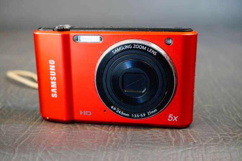 Samsung ES91 - 14.2MP - 5x Zoom - Digital Camera **Great Condition**