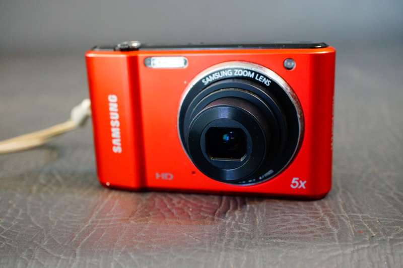 Samsung ES91 - 14.2MP - 5x Zoom - Digital Camera **Great Condition**