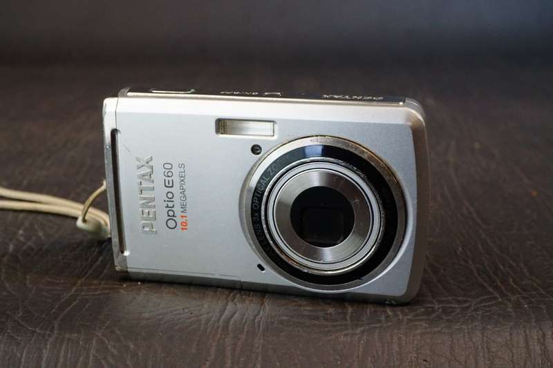 Pentax Optio E60 10.1MP Compact Digital Camera uses AA Batteries  **Good Condition**